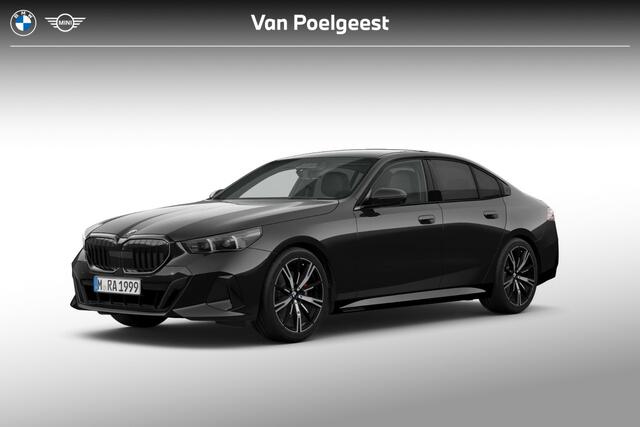 BMW 5-SERIE Sedan 520i | M-Sport Pro | Travel Pack | Comfort Pack | Stoelventilatie | Panoramadak | Trekhaak | Harman/Kardon