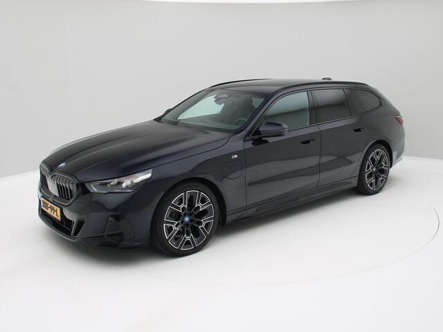 BMW 5-SERIE Touring 530e M Sport Edition / Trekhaak / Luxe! / Origineel NL