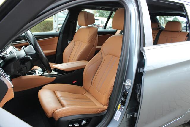 BMW 5-SERIE Touring 530e High Executive Automaat / Panoramadak / Comfortstoelen / Adaptieve LED / Head-Up / Active Cruise Control / Parking Assistant Plus