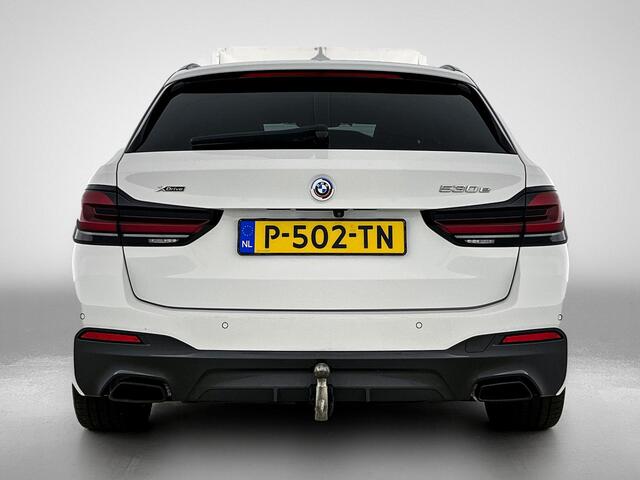BMW 5-SERIE Touring 530e M-Sport / Anniversary / X-Drive / / Harman Kardon / Panoramadak / Massagefunctie / Trekhaak / Leder-Sport / Apk 06-2028