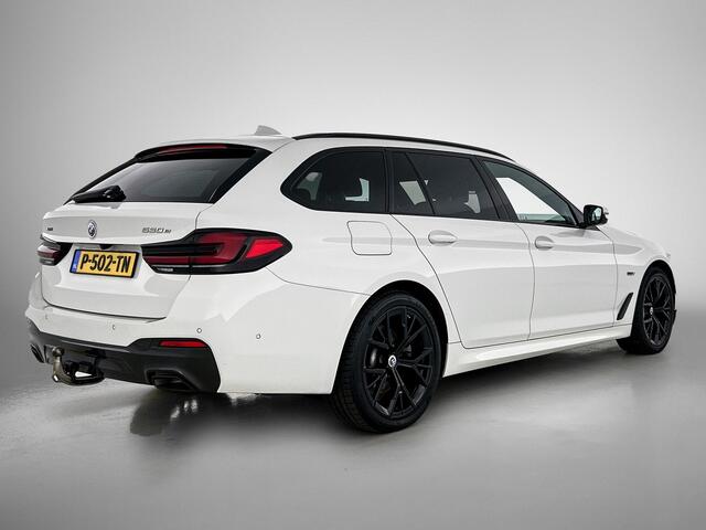 BMW 5-SERIE Touring 530e M-Sport / Anniversary / X-Drive / / Harman Kardon / Panoramadak / Massagefunctie / Trekhaak / Leder-Sport / Apk 06-2028