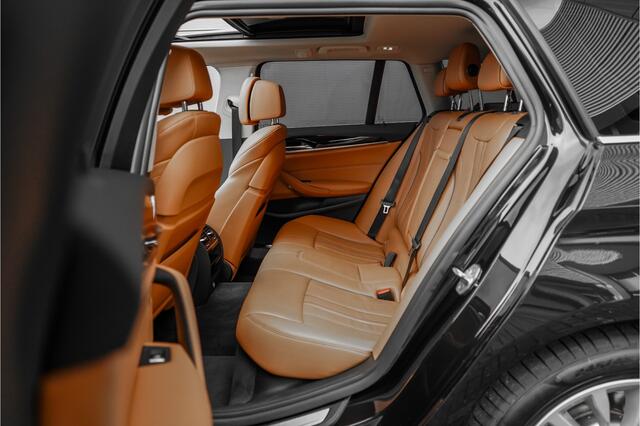 BMW 5-SERIE Touring 530i High Executive Luxury Pano Camera HiFi Leder ACC