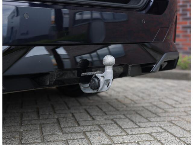 BMW 5-SERIE Touring 550e xDrive | Pano - Trekhaak - HUD
