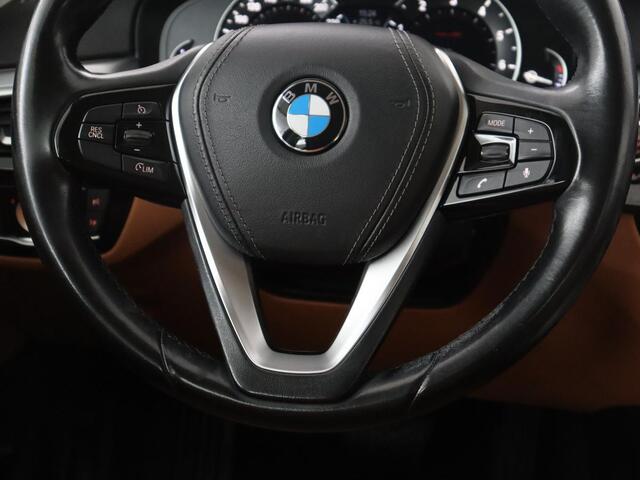 BMW 5-SERIE 530i High Executive | Trekhaak | LED | Navigatie | Stoelverwarming |