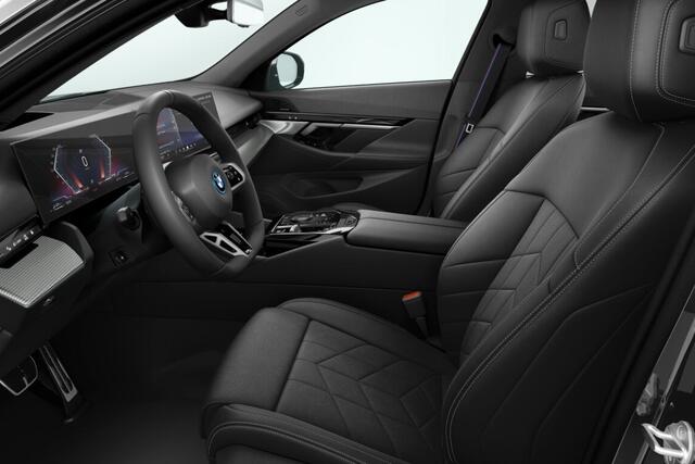 BMW 5-SERIE Sedan 530e M Sport Edition | M Sportpakket Pro | Innovation Pack | Travel Pack | Comfort Pack