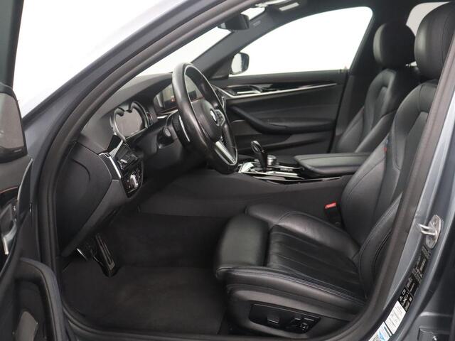BMW 5-SERIE Touring 530i xDrive M-sport High Executive | Leder | Camera | Harman/kardon | Park assist | Cruise control | Full LED | Bluetooth | Sfeerverlichting |