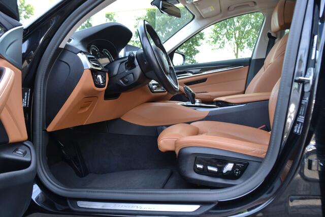 BMW 5-SERIE 520i Luxury | Opendak | Head Up | Comfortstoelen | Adaptive Cruise | Stuur en stoelverw | Elektrische achterklep |