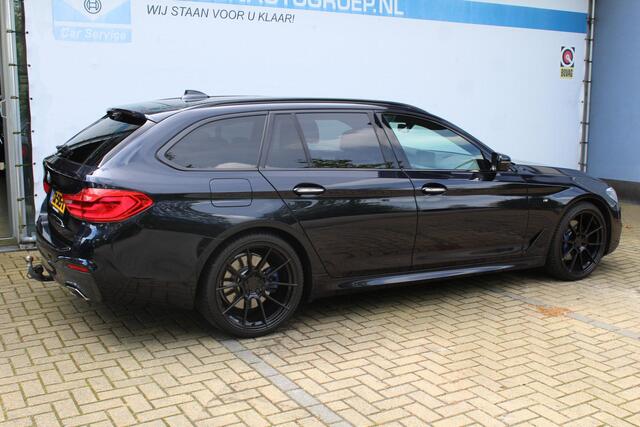 BMW 5-SERIE Touring 530i High Executive M-sport | Incl. 12 maanden garantie | Panoramadak | Dodehoek detectie | Geheugenstoelen | Parkeercamera | Standkachel | Head-up display | Elektrisch uitklapbare trekhaak | Stoelverwarming | Draadloze telefoonlader | Luxe lederen bekleding |