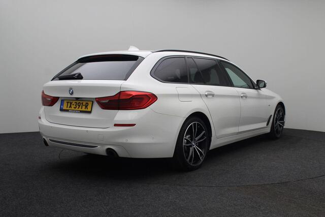 BMW 5-SERIE Touring 520i High Executive 2018 | Navigatie | Stoel & Stuurverwarming | Achteruitrij Camera | Elektrisch Verstelbare Stoelen | Cruise Control | Nationale Autopas