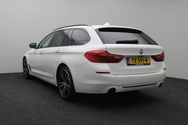 BMW 5-SERIE Touring 520i High Executive 2018 | Navigatie | Stoel & Stuurverwarming | Achteruitrij Camera | Elektrisch Verstelbare Stoelen | Cruise Control | Nationale Autopas