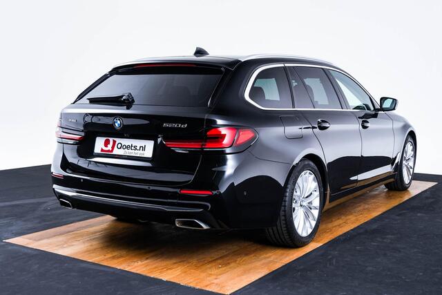 BMW 5-SERIE Touring 520d xDrive High Executive Luxury Line - Trekhaak - Panoramadak - zonneschermen - Getinte ruiten - Parking Assistant - BMW Live Cockpit Professional - Elektrisch verwarmde voorstoelen -