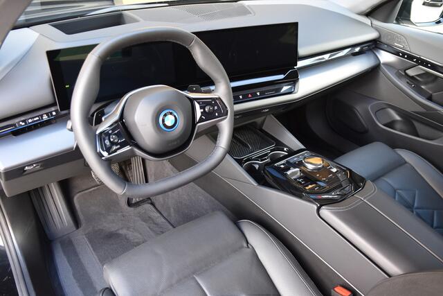 BMW 5-SERIE 550e xDrive * Harman/Kardon * Trekhaak * SOH 96% * Comforttoegang * 20' LM * Comfortstoelen *
