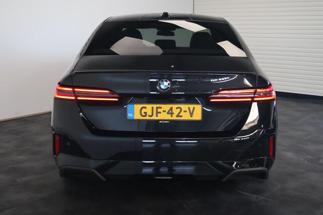 BMW 5-SERIE 520i | M-Sport Pro | Panorama | H&K | Trekhaak | Carbon