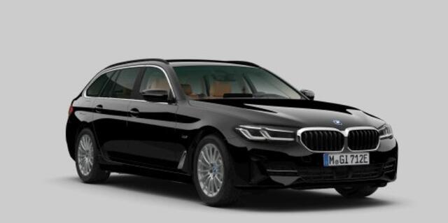 BMW 5-SERIE Touring 530e Trekhaak - Active Cruise Control - Elektrisch verstelbare/verwarmde stoelen - High Beam Assistant - Getinte Ruiten - Sportstoelen - Driving/Parking Assistant -