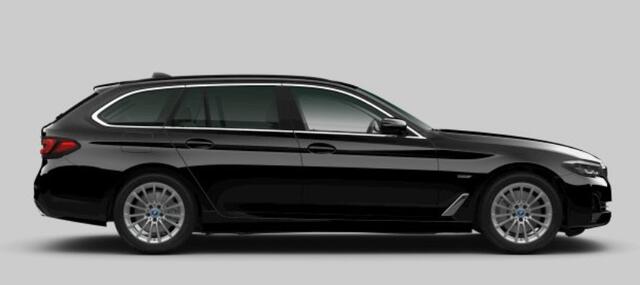 BMW 5-SERIE Touring 530e Driving Assistant Professional - Hifi - Parking Assistant - Getinte Ruiten - Sportstoelen - Elektrisch verwarmde voorstoelen -