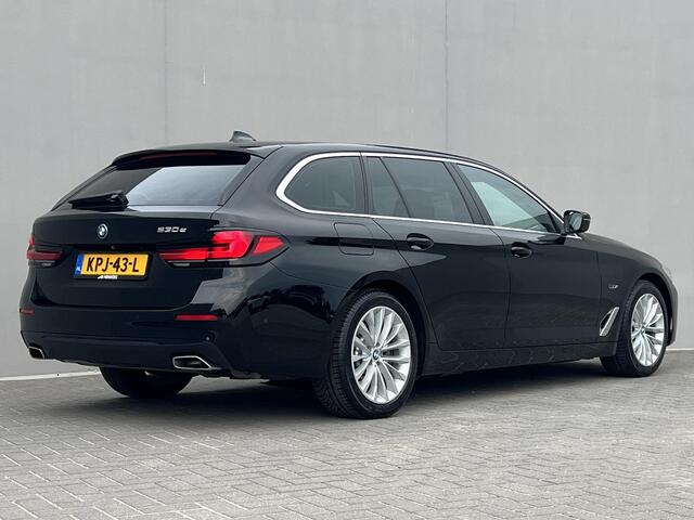 BMW 5-SERIE Touring 530e Business Edition Plus / Dealer Onderhouden / Head- Up Display / Stoelverwarming / Achteruitrijcamera / 1.700 kg trekgewicht / Navigatie / Apple Carplay & Android Auto / Climate Control / 18"LM Velgen /