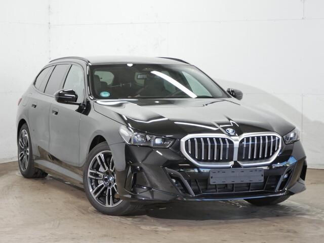 BMW 5-SERIE Touring 550e xDrive | Individual leder | Stoelverw. + ventilatie | Bowers & Wilkins | Trekhaak | 360 cam