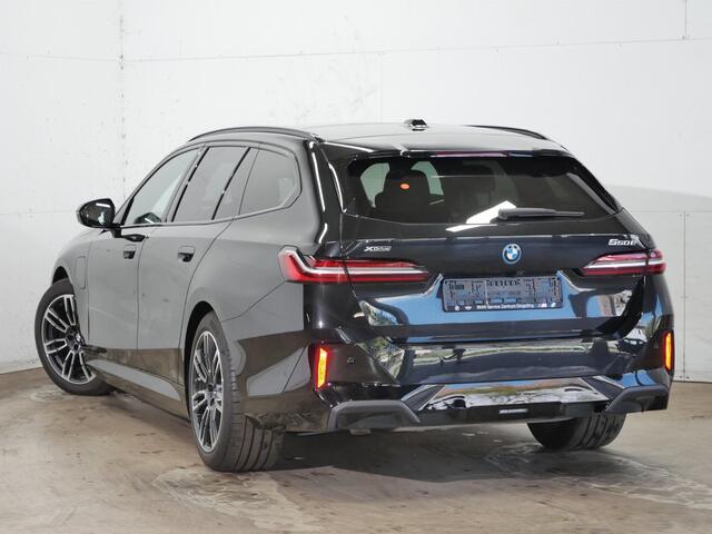 BMW 5-SERIE Touring 550e xDrive | Individual leder | Stoelverw. + ventilatie | Bowers & Wilkins | Trekhaak | 360 cam