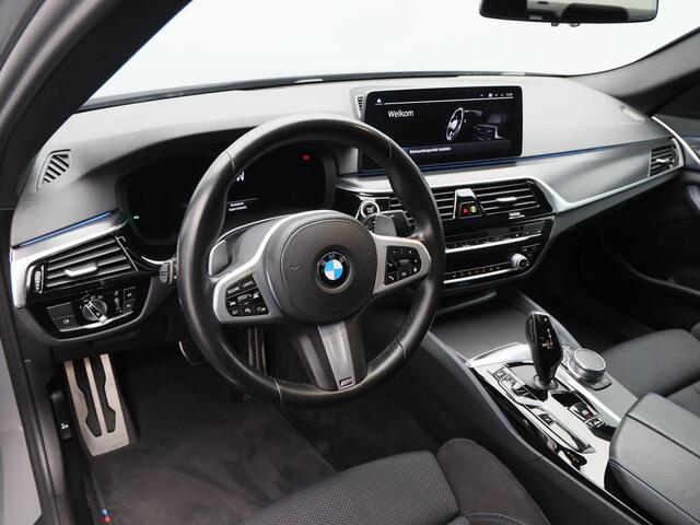 BMW 5-SERIE 530e Business Edition Plus 292 Pk | M-Pakket | Virtual Cockpit | Schuif-kanteldak | Adaptive Cruise | Sportstoelen | LED | 21 Inch