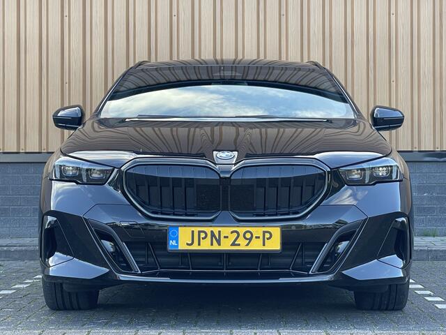 BMW 5-SERIE Touring 530e M Sport Edition | Origineel Nederlands | Elektrische Trekhaak | Keyless Go & Entry | Harman & Kardon | Apple Carplay |