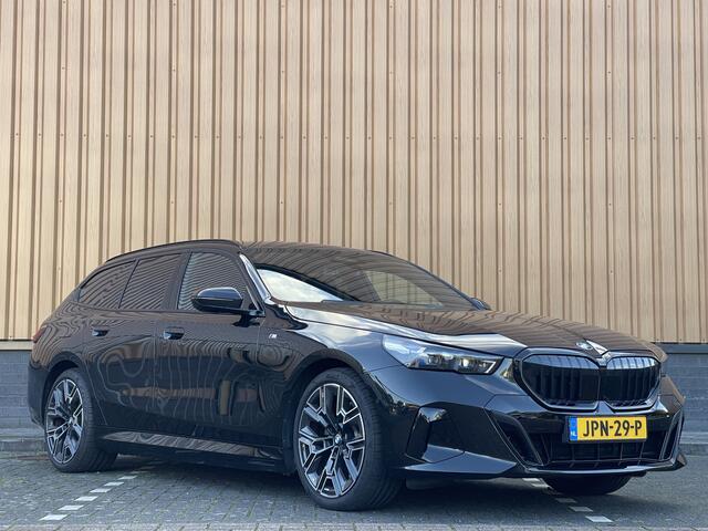 BMW 5-SERIE Touring 530e M Sport Edition | Origineel Nederlands | Elektrische Trekhaak | Keyless Go & Entry | Harman & Kardon | Apple Carplay |