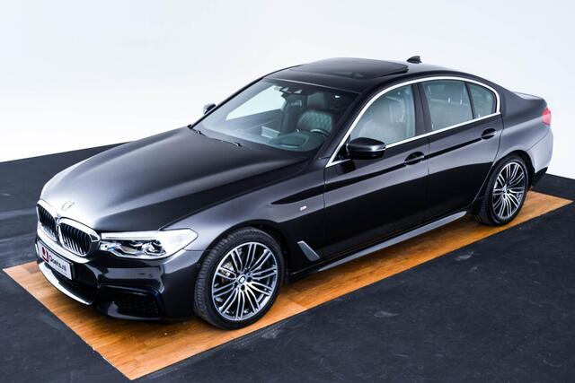 BMW 5-SERIE 520i High Executive Edition M Sport - Panoramadak - Head up - Driving/Parking Assistant - Comforstoelen - Elektrisch verwarmde voorstoelen - Navigatiesysteem Professional -