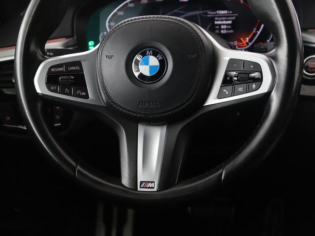 BMW 5-SERIE 520i M-Sport | Leder | Stoelverwarming | Cruise control | Camera | Park assist | Navigatie | Carplay | Sfeerverlichting | Climate control | Full LED