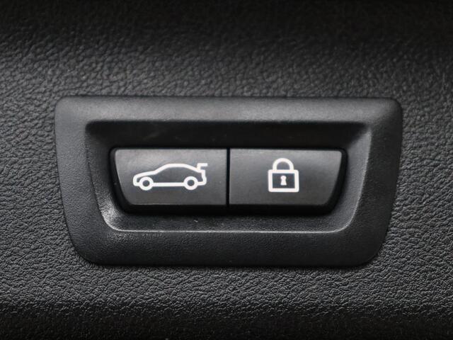 BMW 5-SERIE Touring 530i xDrive High Executive | Pano.Dak | Trekhaak | Head-Up | Camera | Stoelverwarming | Stuurwielverwarming |