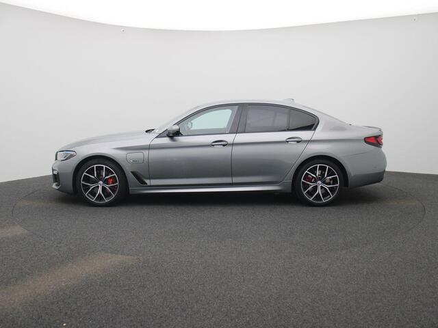 BMW 5-SERIE 530e Business Edition Plus 292PK | M Sport Pro | Laser koplampen | Wegklapbare Trekhaak | Comfortstoelen