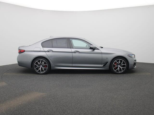 BMW 5-SERIE 530e Business Edition Plus 292PK | M Sport Pro | Laser koplampen | Wegklapbare Trekhaak | Comfortstoelen