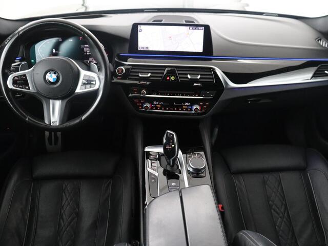 BMW 5-SERIE Touring 530i High Executive Edition | M-Pakket | Soelverwarming/ventilatie | Trekhaak | Pano.Dak | Apple Carplay |