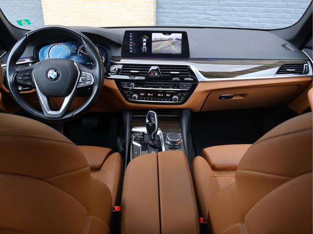 BMW 5-SERIE 530i xDrive Sport Line | HUD | Comfortstoelen | Schuif-/kanteldak | 759i Individual
