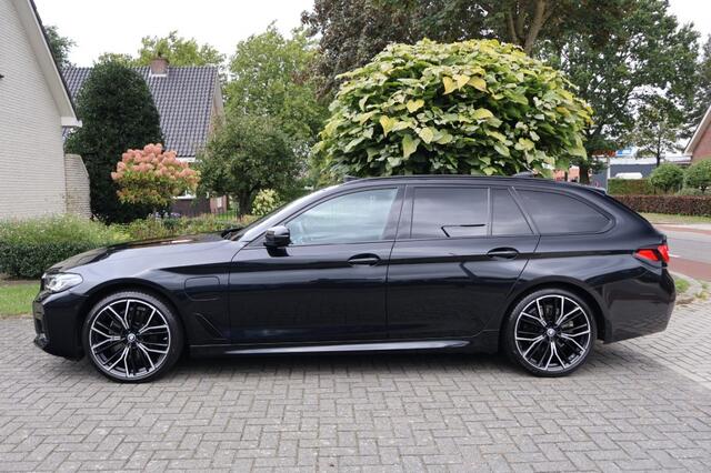 BMW 5-SERIE 530e (292pk) M pakket HUD/HenK/Pano/Comfort Stoelen/20inch