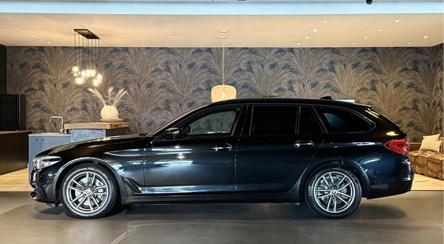 BMW 5-SERIE Touring 530i High Exe I Pano I Head-Up I Camera