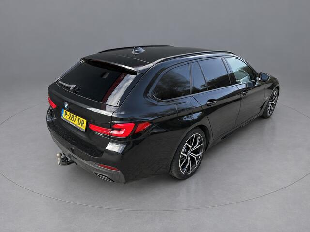 BMW 5-SERIE Touring 520i Business Edition Plus | Trekhaak elek. | Leder