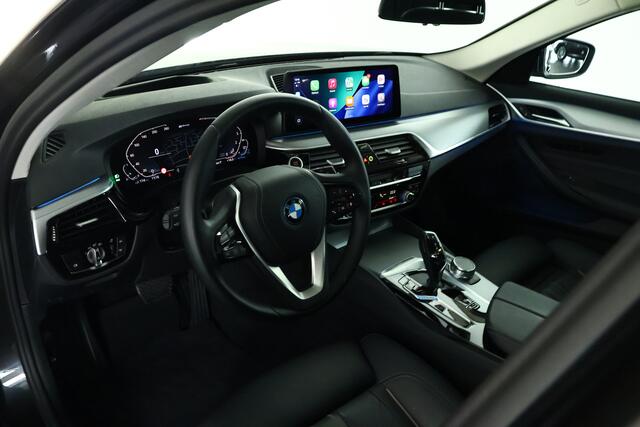 BMW 5-SERIE Touring 530e xDrive Business Edition Plus Navi / Cruise / HUD / Panorama / Carplay