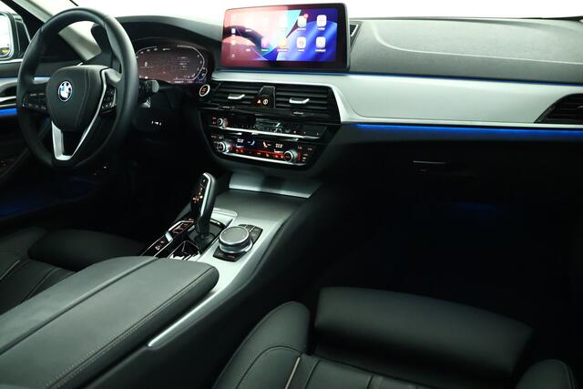 BMW 5-SERIE Touring 530e xDrive Business Edition Plus Navi / Cruise / HUD / Panorama / Carplay