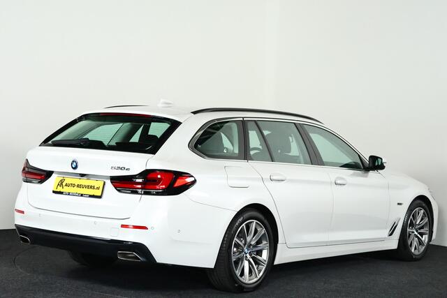 BMW 5-SERIE Touring 530e xDrive Business Edition Plus Navi / Cruise / HUD / Panorama / Carplay