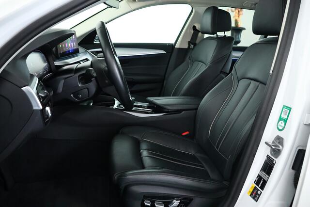 BMW 5-SERIE Touring 530e xDrive Business Edition Plus Navi / Cruise / HUD / Panorama / Carplay