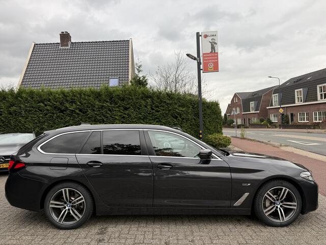 BMW 5-SERIE Touring 530e Business Edition Plus, Sport-leder Dakota | Orig NL auto | Navi & CarPlay
