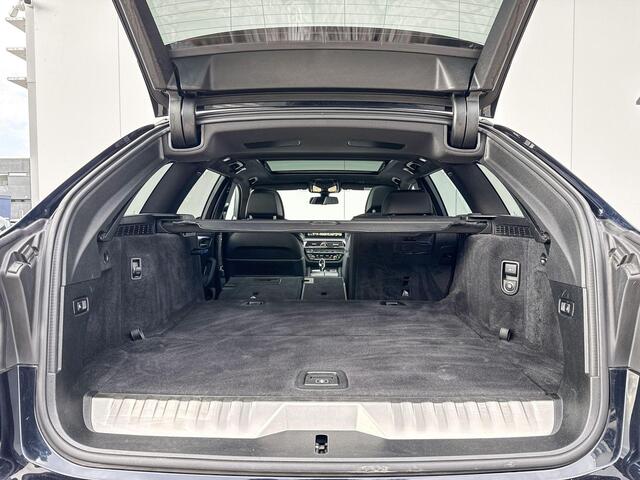 BMW 5-SERIE Touring 530e M-Sport M-Sport Pro / Driving Assistant Professional / Comfort Acces / Electrische Trekhaak / Harman Kardon Audio / Glazen Schuifdak / Head Up Display / Getinte Ramen / Stuurwielrandverwarming