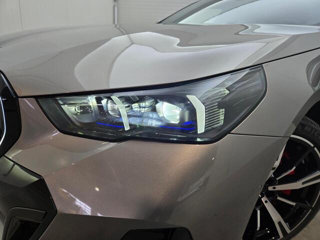 BMW 5-SERIE Touring 550e xDrive M-SPORT PRO | LEDER | PANO-DAK | HEAD-UP | LEDER | BOWERS & WILKINS | TRAVEL-PAKKET | SURROUND PAKKET | INNOVATIE-PAKKET ( NWPRIJS 105.000,- )