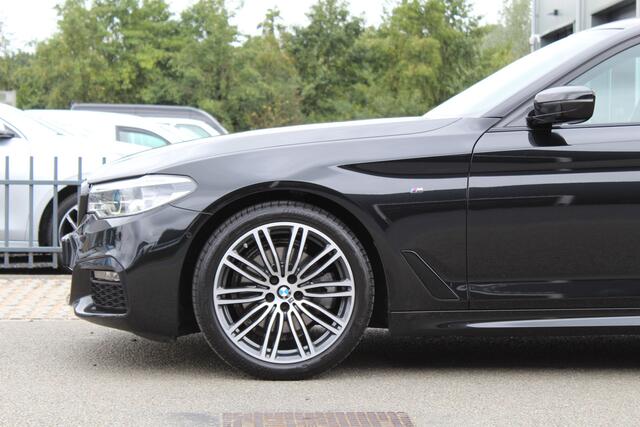 BMW 5-SERIE Touring 520i 184Pk High Executive Edition M-Sport | Trekhaak | Panoramadak