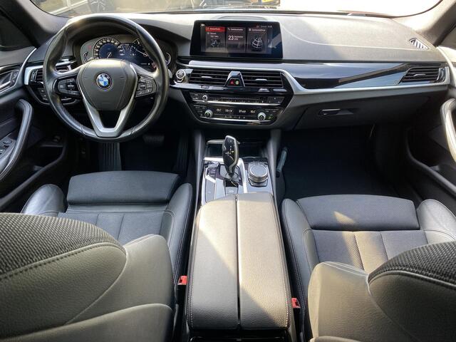 BMW 5-SERIE Touring 520i Corporate Lease Executive Elek trekhaak / Sport Stoelen / Camera / Elek trekhaak / 18''