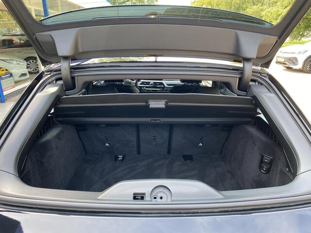 BMW 5-SERIE Touring 520i Corporate Lease Executive Elek trekhaak / Sport Stoelen / Camera / Elek trekhaak / 18''