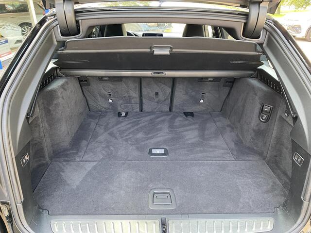 BMW 5-SERIE Touring 520i Corporate Lease Executive Elek trekhaak / Sport Stoelen / Camera / Elek trekhaak / 18''