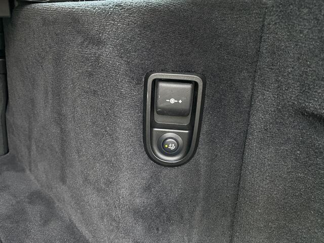 BMW 5-SERIE Touring 520i Corporate Lease Executive Elek trekhaak / Sport Stoelen / Camera / Elek trekhaak / 18''