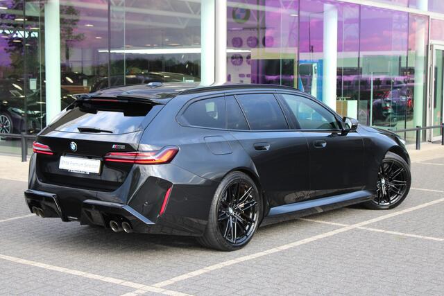 BMW 5-SERIE Touring M5 Automaat / Panoramadak / M Drive Professional / M Carbon-keramische remmen / Comfort Access / Comfort Access / Bowers & Wilkins / Parking Assistant Professional