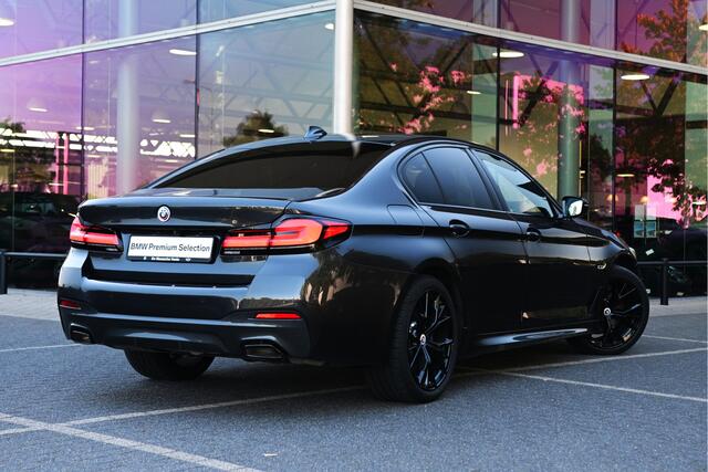 BMW 5-SERIE 530e High Executive M Sport Automaat / Trekhaak / Comfortstoelen / Comfort Access / Laserlight / Stoelverwarming / Parking Assistant Plus