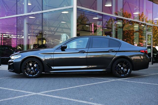 BMW 5-SERIE 530e High Executive M Sport Automaat / Trekhaak / Comfortstoelen / Comfort Access / Laserlight / Stoelverwarming / Parking Assistant Plus